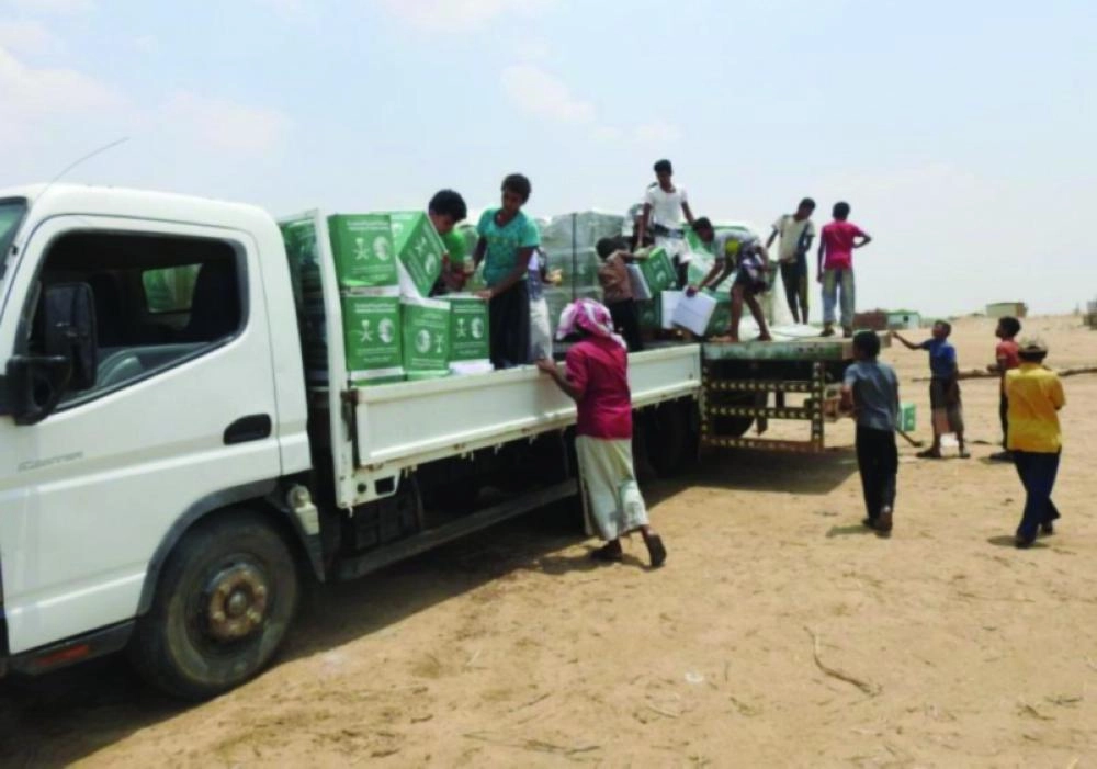 



مركز الملك سلمان يوزع السلال على المستهدفين                                 (واس)