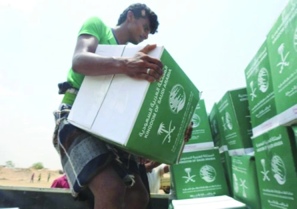 توزيع السلال الغذائية في حجة (واس)