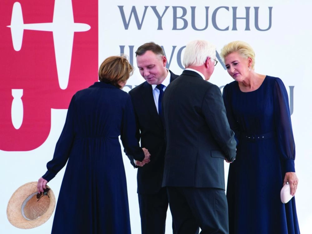 الرئيس البولندي وزوجته يستقبلان الرئيس الألماني وقرينته (د ب أ)