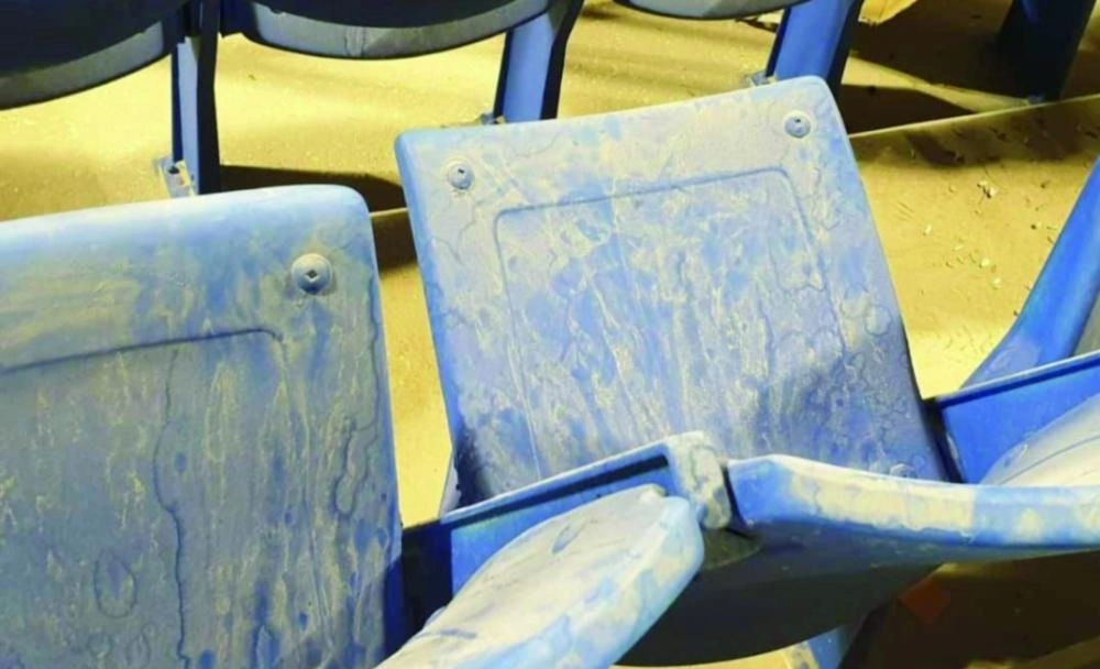 






بعض كراسي الملعب كما بدت في المباريات الماضية                                      (مكة)