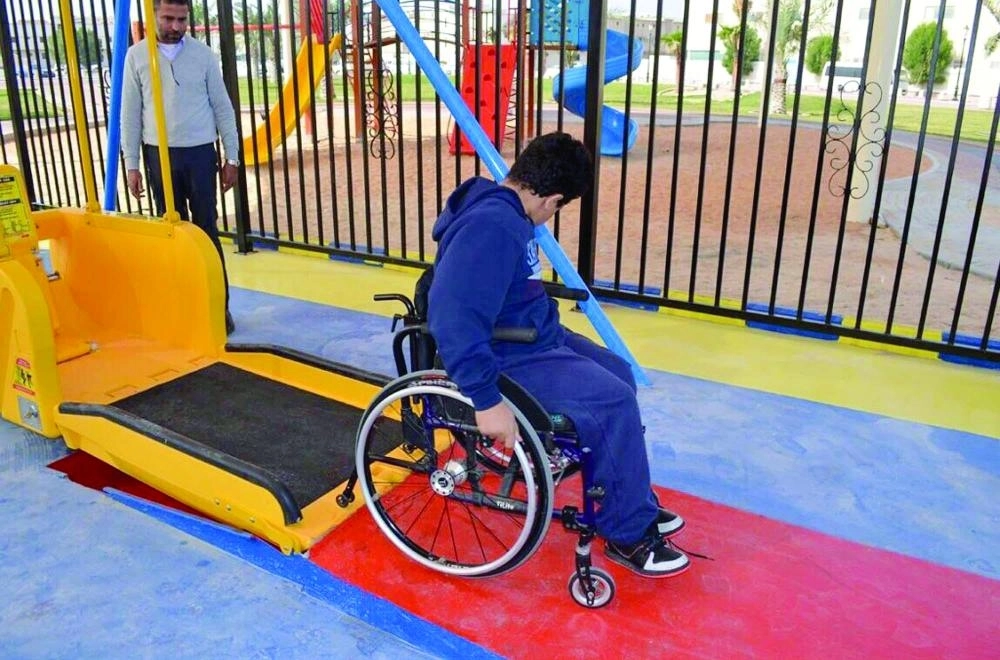 






طفل معاق على كرسي متحرك