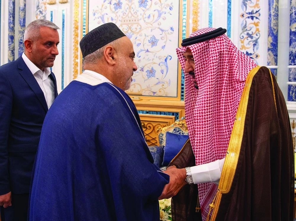 






الملك سلمان لدى استقباله شكرالله باشازاده في قصر السلام بجدة