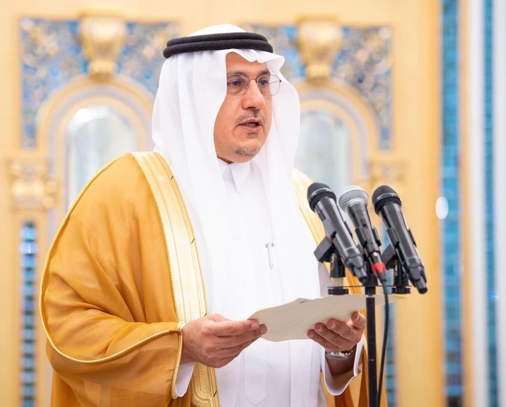 






 أحمد الخليفي مستعرضا التقرير      (واس)