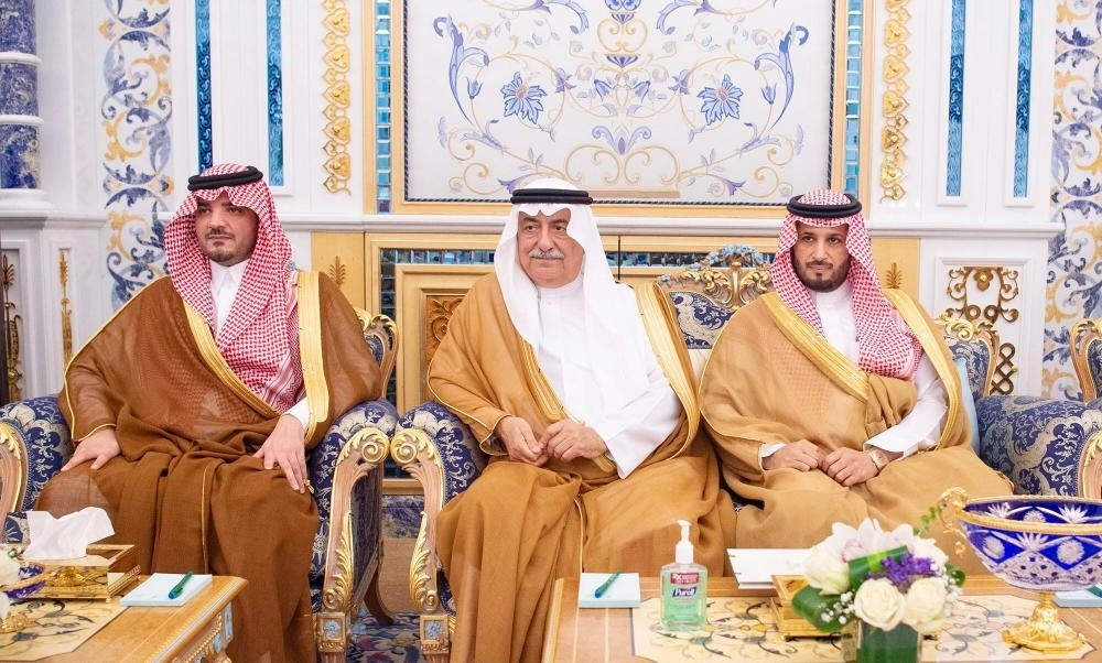 






 عبدالعزيز بن سعود وإبراهيم العساف وتميم السالم