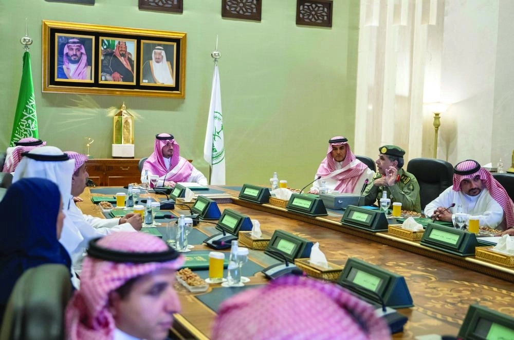 عبدالعزيز بن سعود خلال التدشين (مكة)