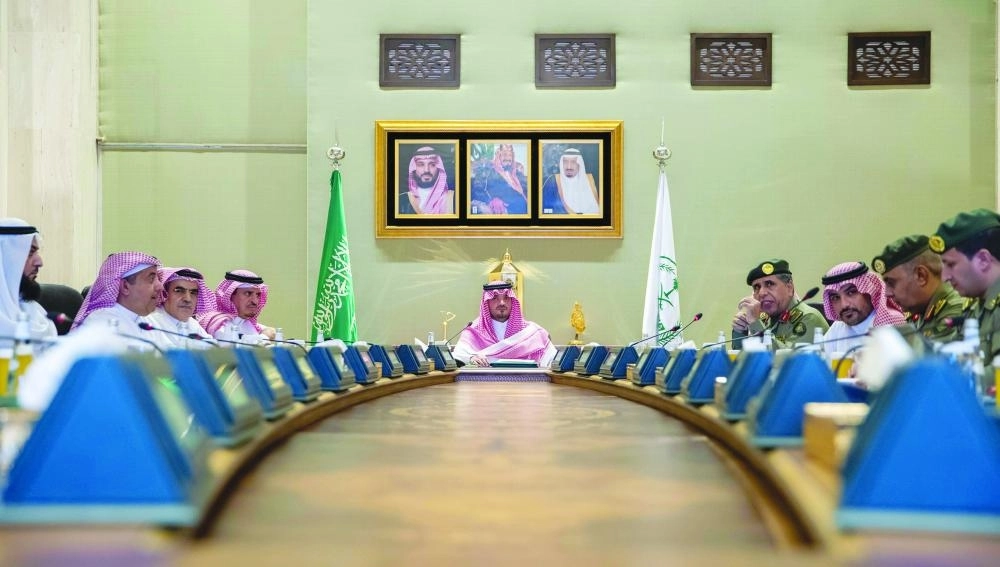 






عبدالعزيز بن سعود خلال التدشين                                       (مكة)