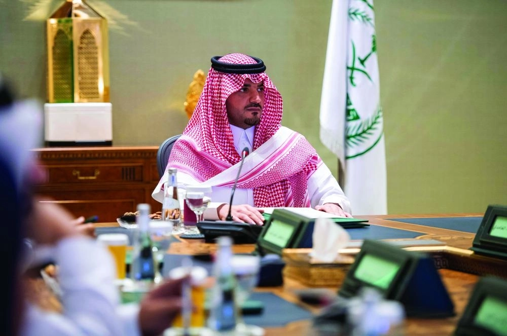 عبدالعزيز بن سعود خلال التدشين (مكة)