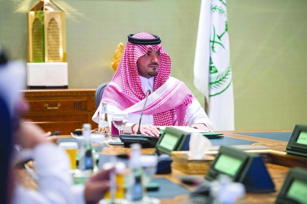 عبدالعزيز بن سعود خلال التدشين (مكة)