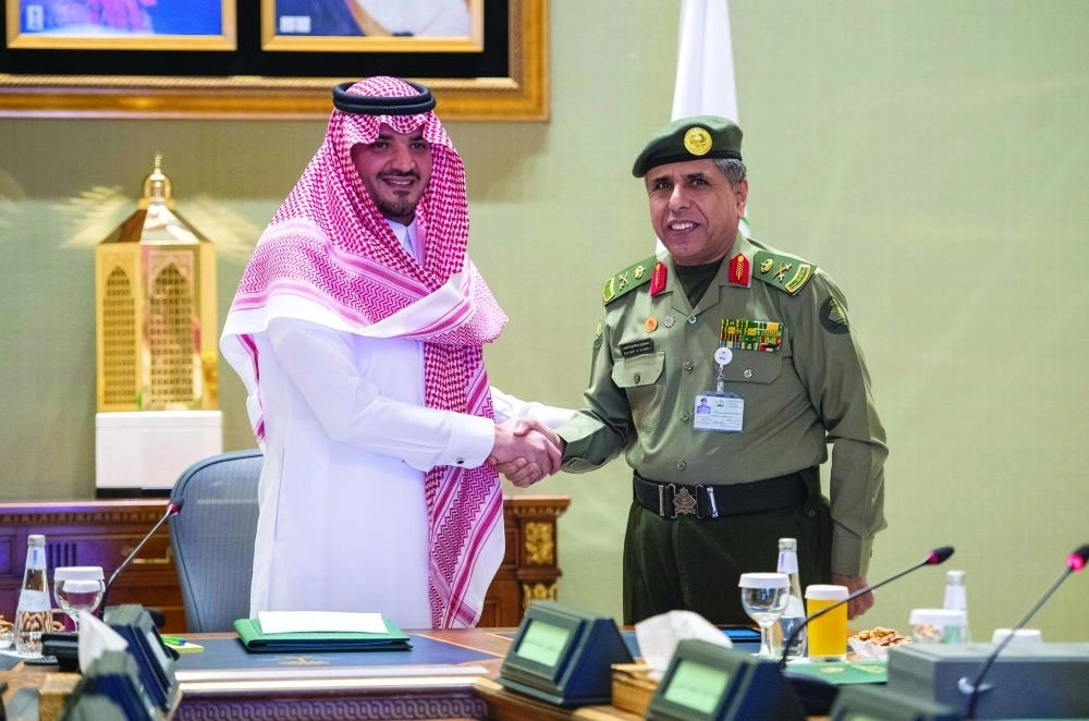 عبدالعزيز بن سعود خلال التدشين (مكة)