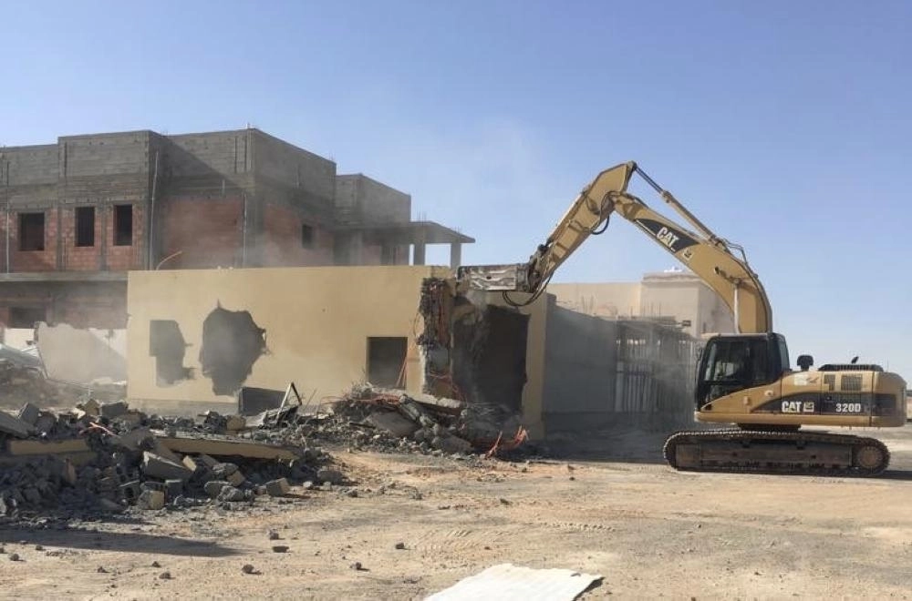 من أعمال إزالة التعديات                                                                           (مكة)