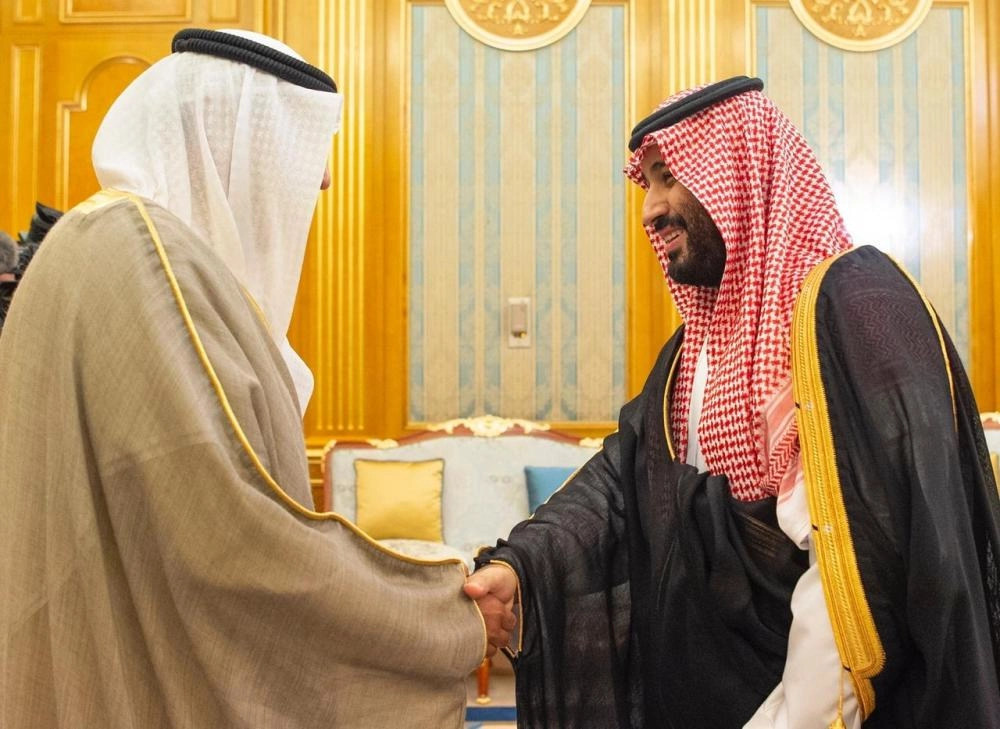 ولي العهد يلتقي نائب رئيس مجلس الوزراء وزير الخارجية بدولة الكويت