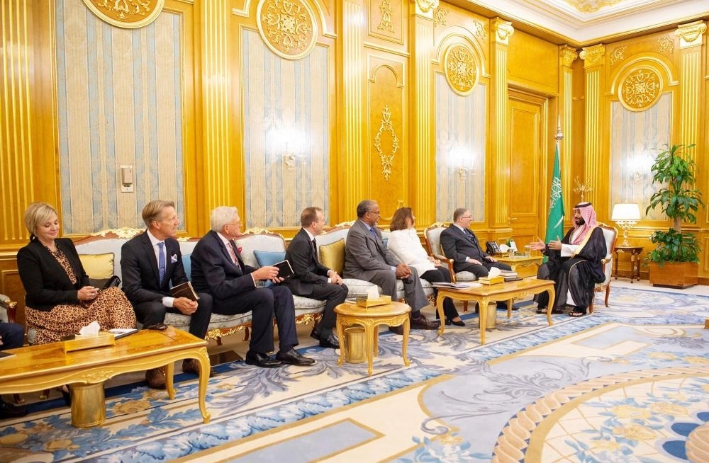 






ولي العهد لدى لقائه رئيس وفد القيادات المسيحية الإنجيلية والوفد المرافق له في مكتبه بقصر السلام بجدة أمس(واس)