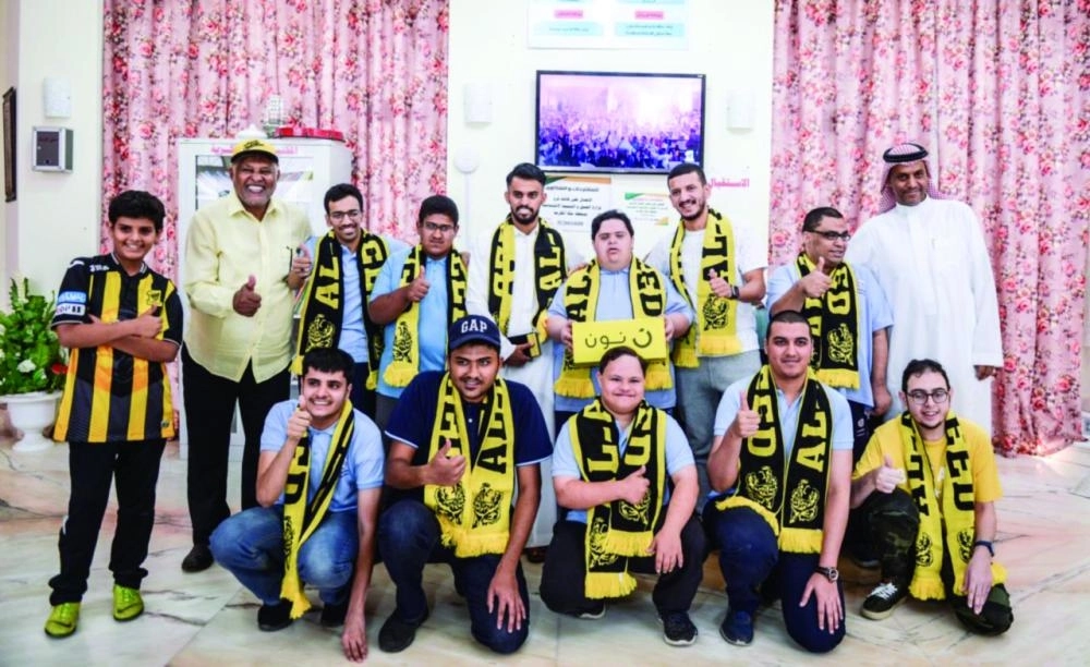 






عبدالإله المالكي وطارق عبدالله مع أطفال دار الرعاية       (مكة)