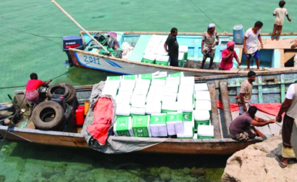 






استخدام المراكب في إيصال المساعدات    (واس)