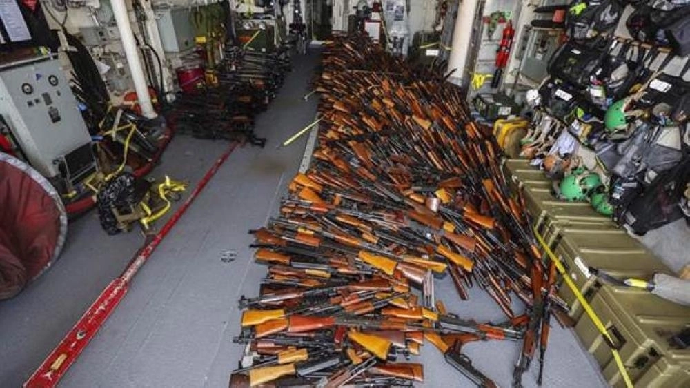 






أسلحة جرت مصادرتها قادمة من إيران        (مكة)