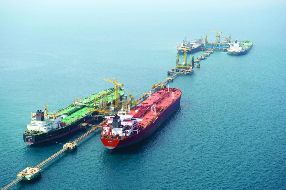 






عمليات تحميل الناقلات بالزيت الخام        (أرامكو)