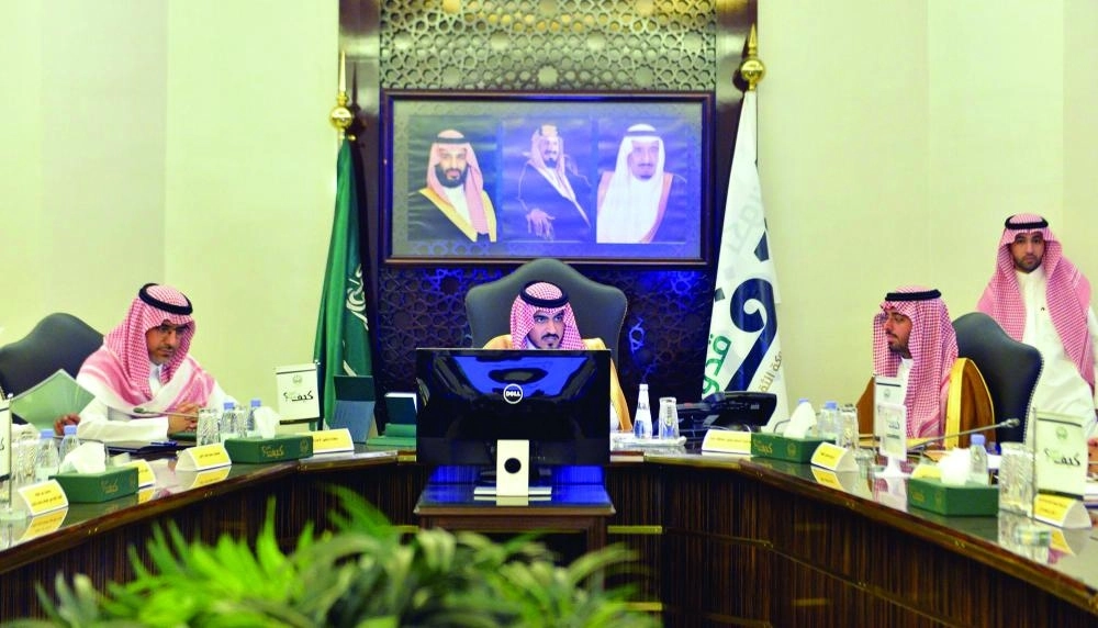 






بدر بن سلطان خلال ترؤسه الاجتماع                                     (مكة)