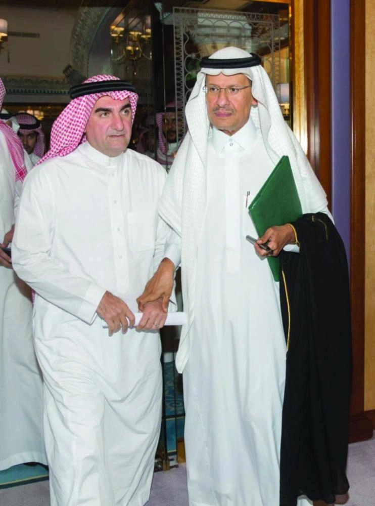 






وزير الطاقة ورئيس مجلس إدارة أرامكو بعد المؤتمر الصحفي بجدة                           (مكة)