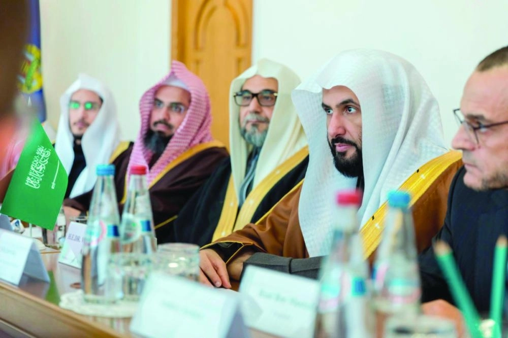 وليد الصمعاني خلال لقائه وزير العدل البيلاروسي (مكة)