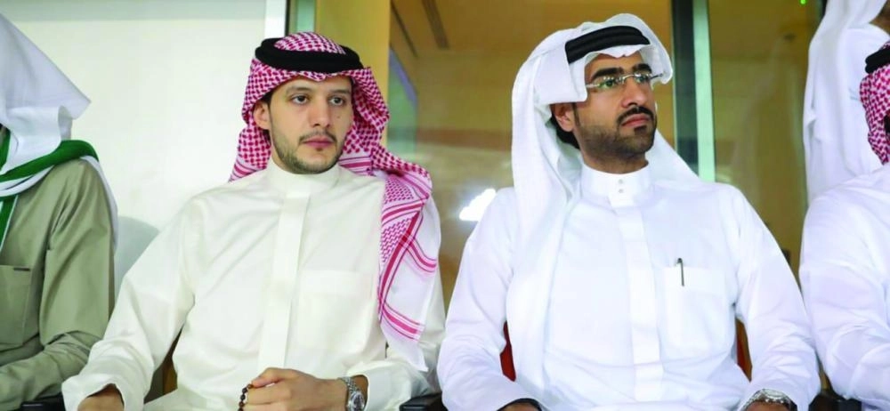 






أحمد الصائغ (يمين) في ملعب الجوهرة                     (إعلامي الأهلي)