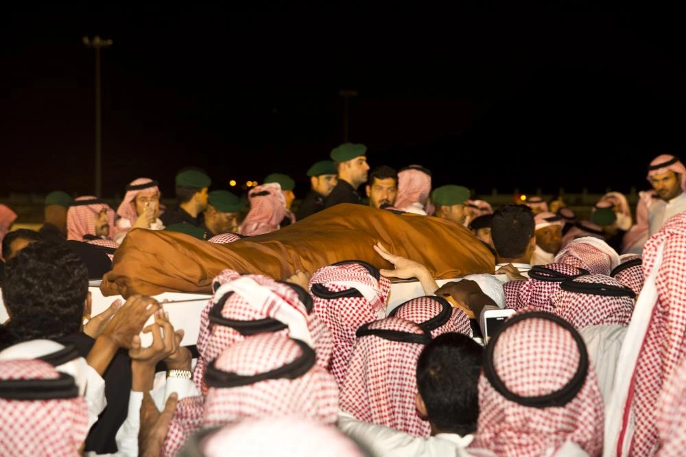 تسابق المشيعون في نقل جثمان اللواء الفغم - أنس الحارثي (مكة )  .. رقم 5