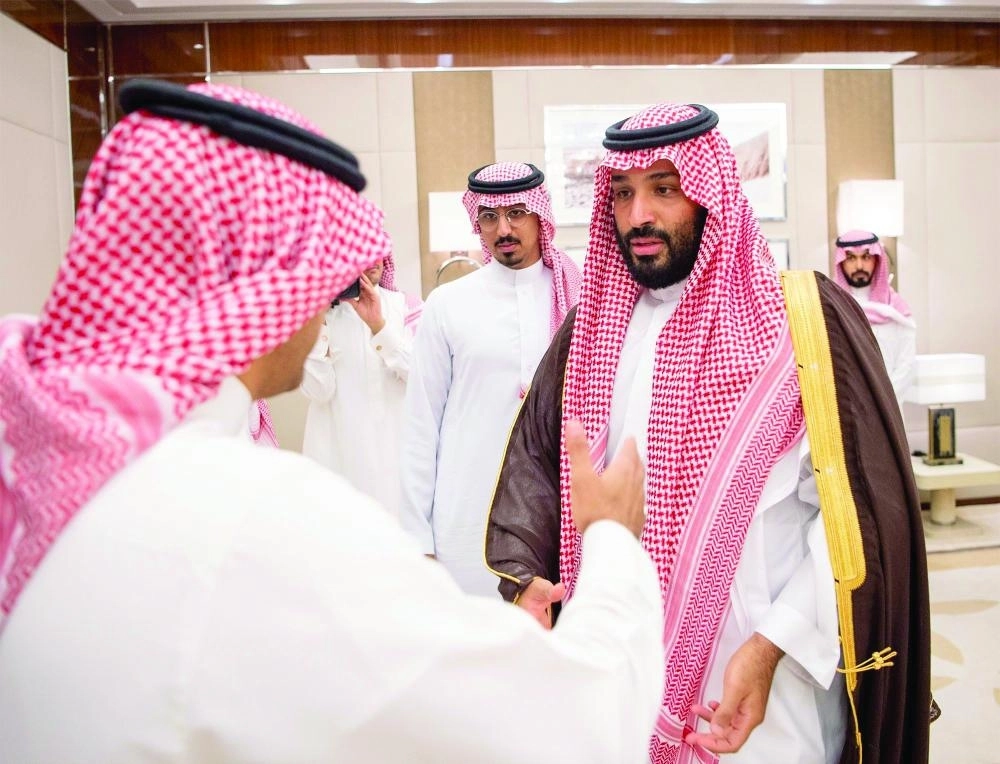 الأمير محمد بن سلمان  لدى استقباله أسرة الفقيد عبدالعزيز الفغم
