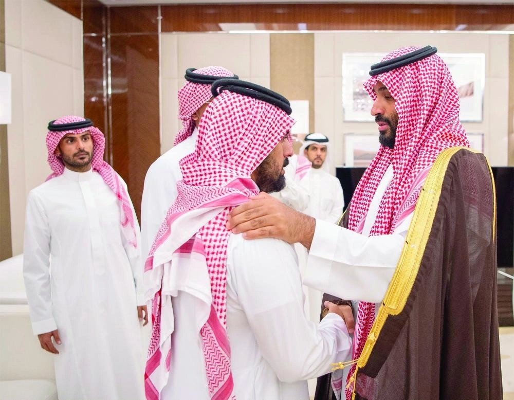 






الأمير محمد بن سلمان لدى استقباله أسرة الفقيد