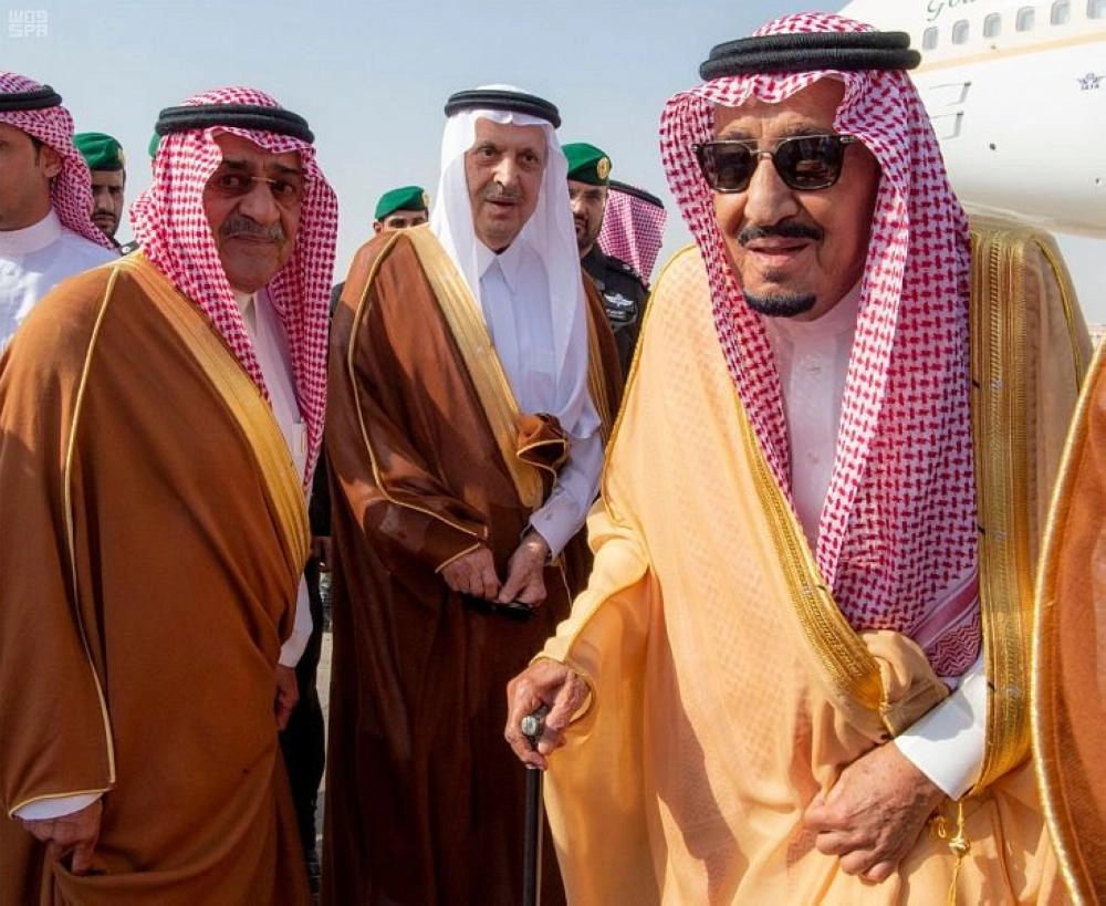 خادم الحرمين الشريفين يصل إلى الرياض قادما من جدة