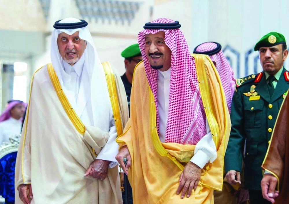






الملك سلمان لدى مغادرته جدة أمس