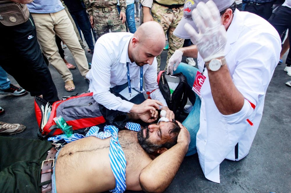 






أحد المصابين في مظاهرات العراق