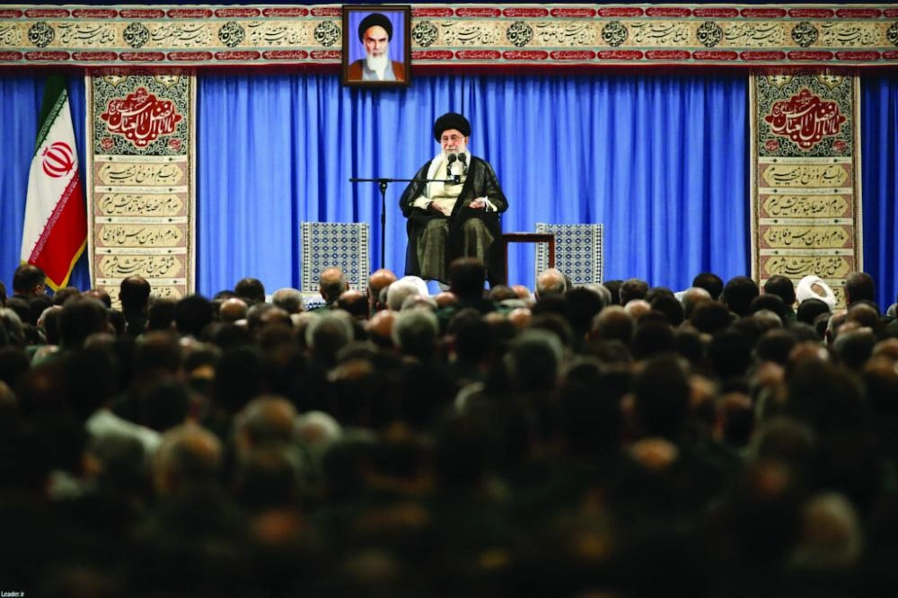 علي خامنئي يسيطر على رأس النظام الإيراني (د ب أ)