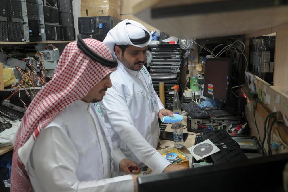 الملكية الفكرية: تضبط محلات الأجهزة والبرامج الحاسوبية المنتهكة للحقوق