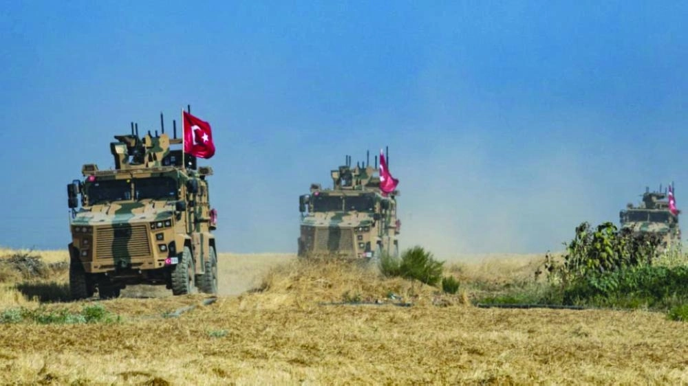 آليات عسكرية تركية في وقت سابق شرق الفرات (مكة)