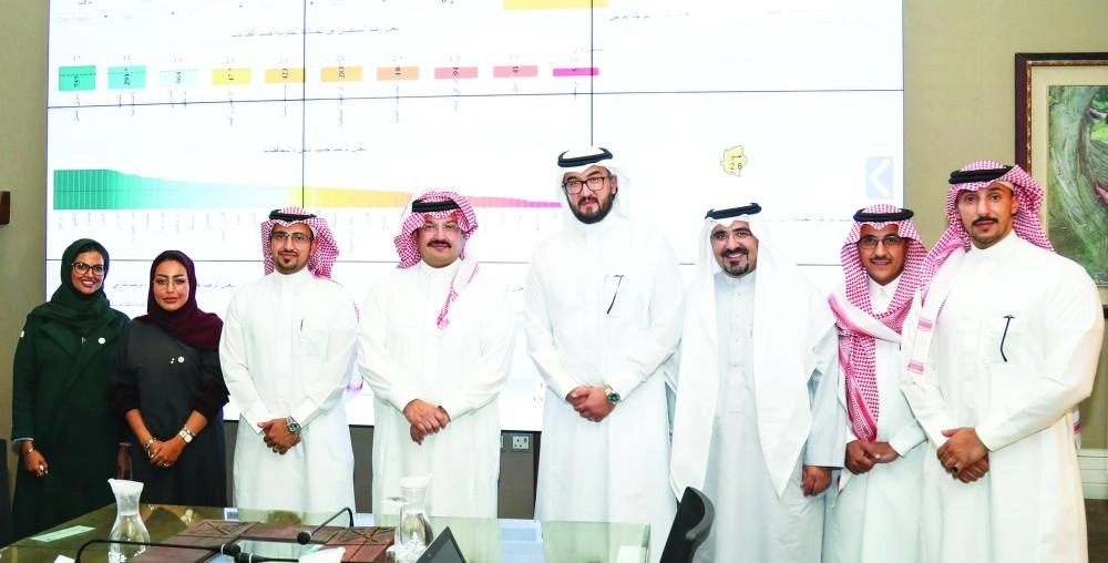 






 تركي بن طلال بعد توقيع مذكرة التعاون                             (مكة)