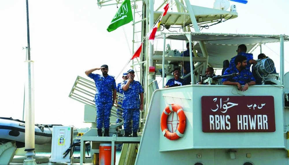 من المناورات البحرية       