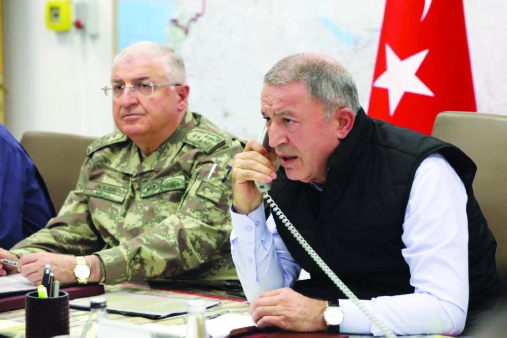 وزير الدفاع التركي ورئيس الأركان يتابعان العدوان (د ب أ)