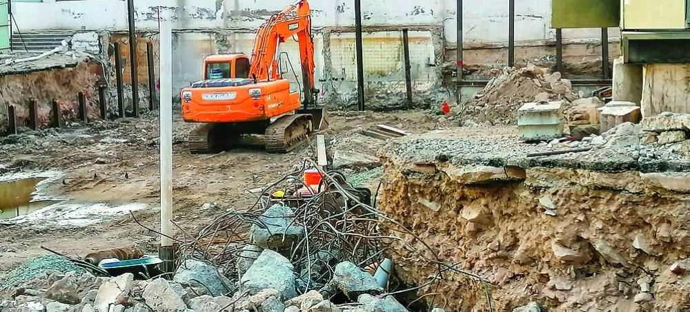 






من الأعمال الإنشائية لمشروع المواقف الآلية الذكية بالجميزة                                                                     (أنس الحارثي)