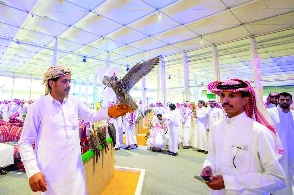 من معرض الصقور والصيد                     (مكة)