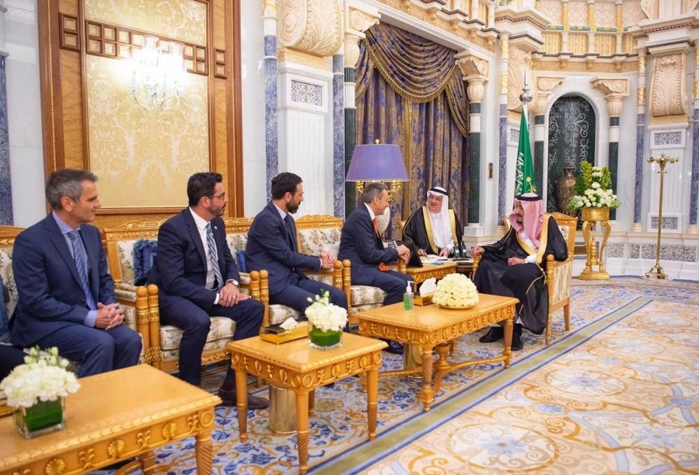 خادم الحرمين لدى استقباله رئيس اللجنة الدولية للصليب الأحمر 2