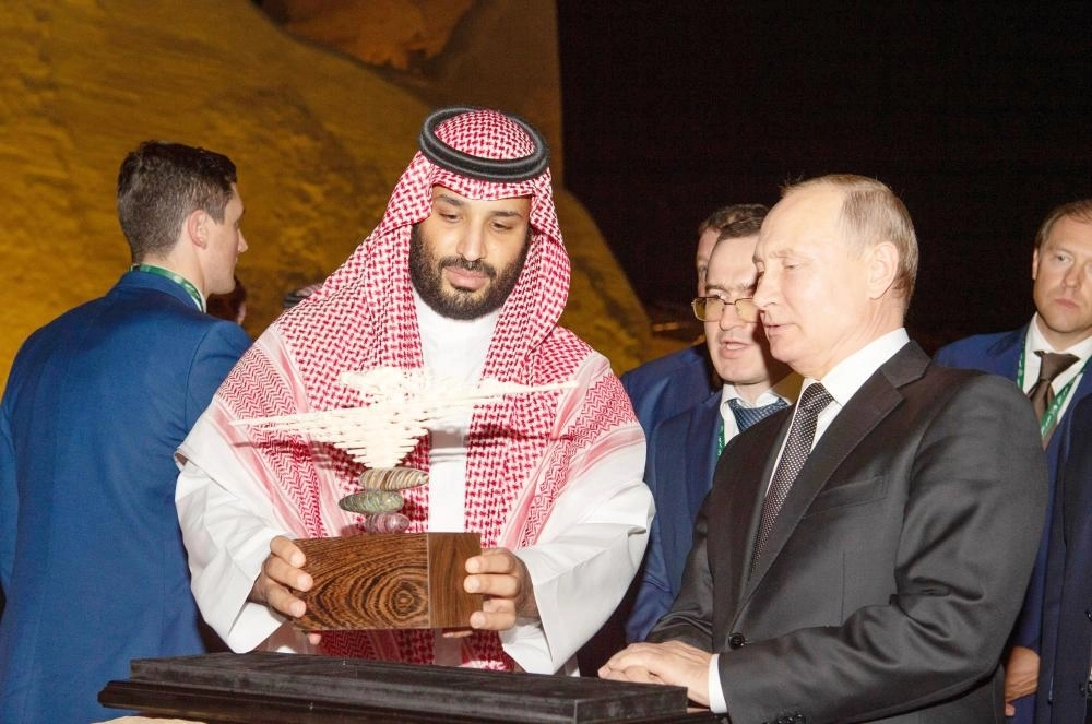 الأمير محمد بن سلمان وفلاديمير بوتين خلال تجولهما في حي طريف (واس)