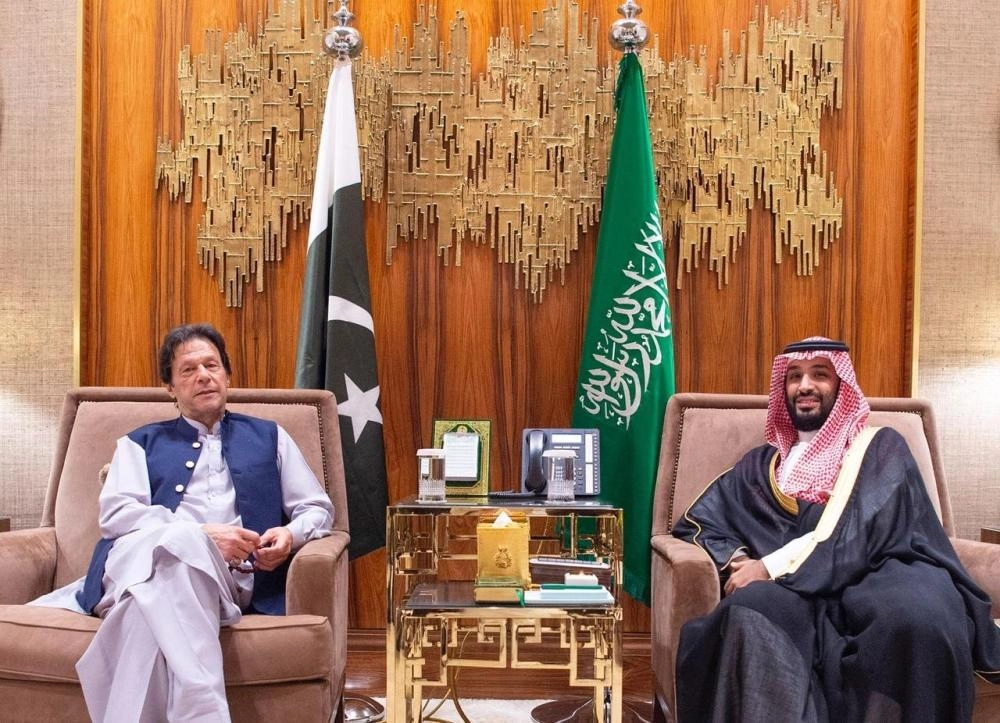 ولي العهد يجتمع مع رئيس وزراء جمهورية باكستان الإسلامية