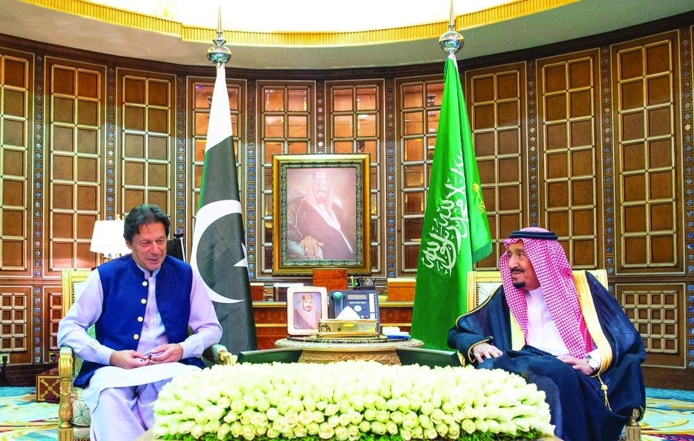 
خادم الحرمين الشريفين خلال لقائه عمران خان (واس)
