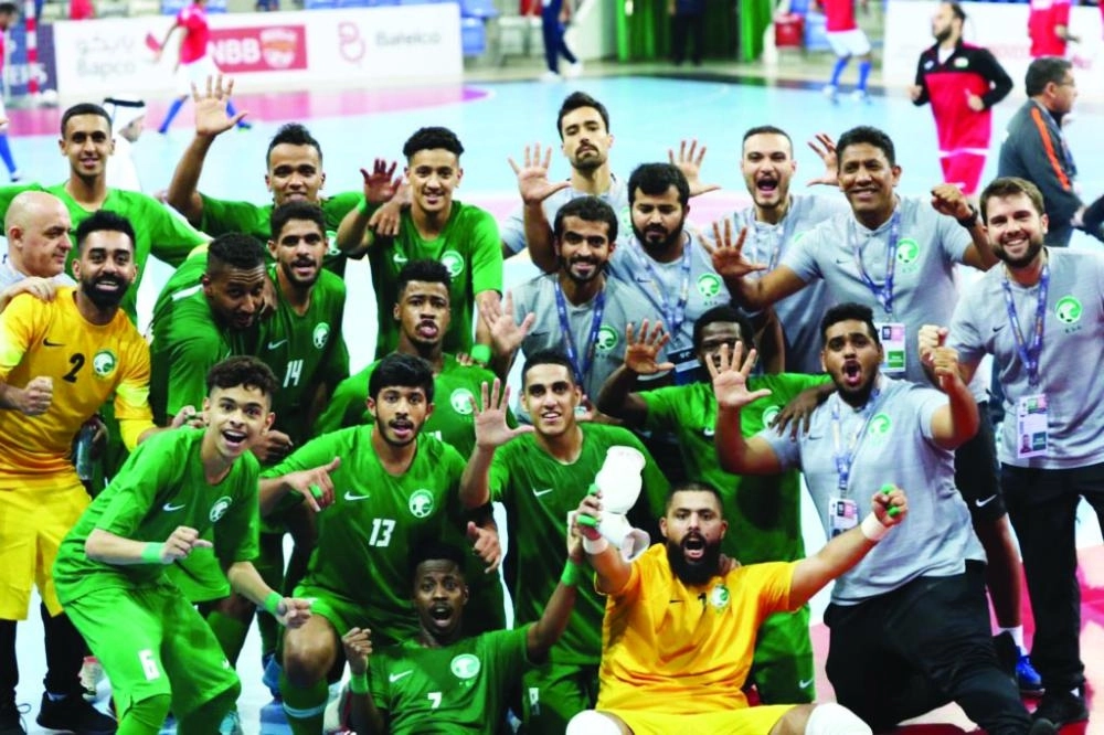 لاعبو الصالات يحتفلون بالفوز (إعلامي المنتخب)