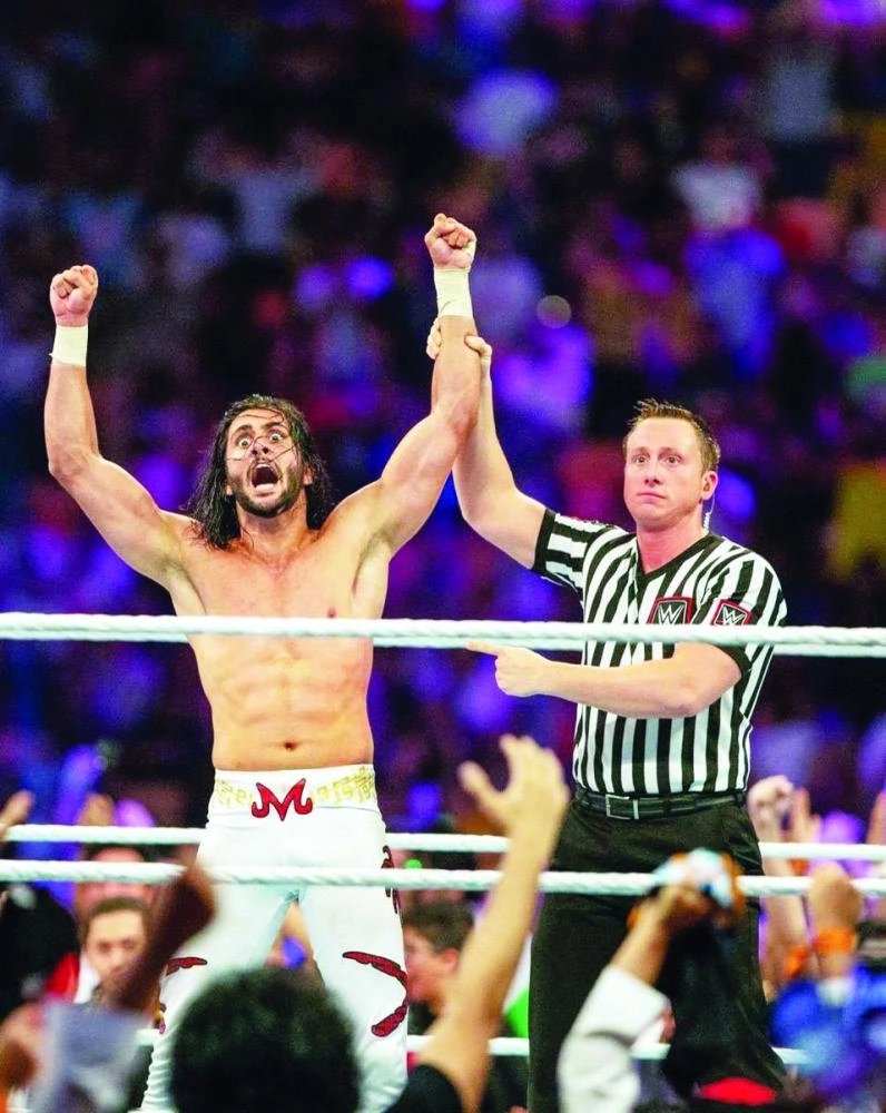 






الشهيل لدى تتويجه بنزال باتل رويال                                      (مكة)