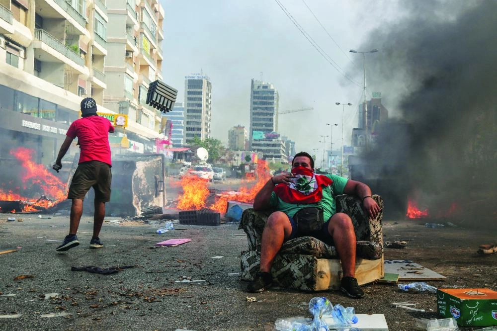من المظاهرات في لبنان                        (د ب أ)
