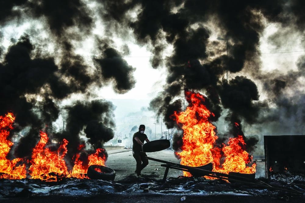 من المظاهرات في لبنان                        (د ب أ)