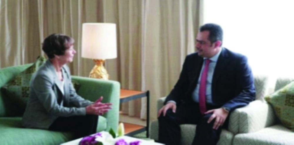 معين عبدالملك لدى لقائه كارولا مولر تن     (مكة)