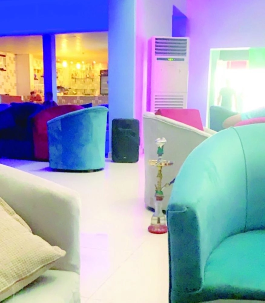 أحد المطاعم التي تقدم المعسلات في جدة (مكة)