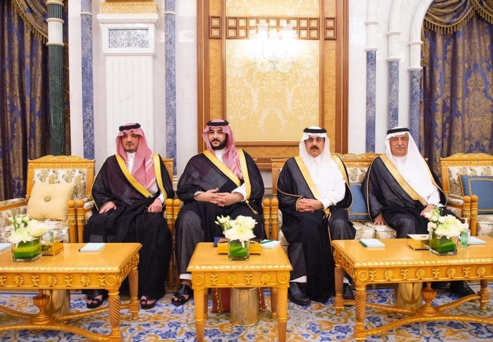 خادم الحرمين لدى استقباله وزير الدفاع الأمريكي (واس)3