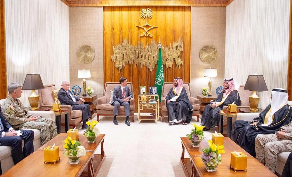 






الأمير محمد بن سلمان لدى لقائه مارك إسبر                                     (واس) 